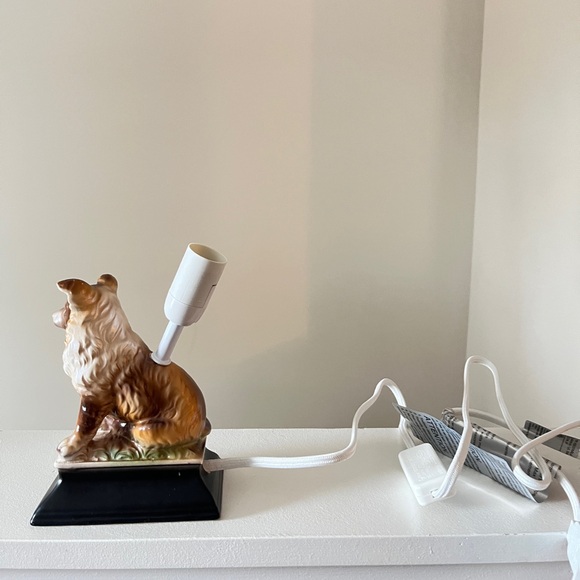 Vintage Ceramic Dog Figurine Lamp - Picture 3 of 5